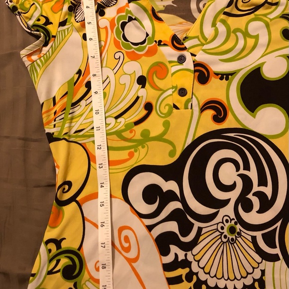 Junior size Large top in a funky yellow/white/black pattern - Picture 5 of 6